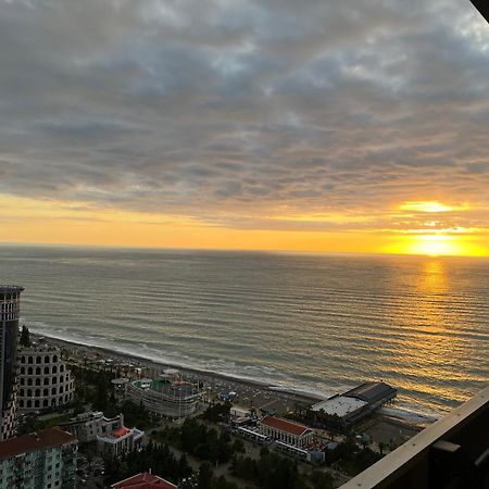 Orbi City Seaview Batoemi Buitenkant foto