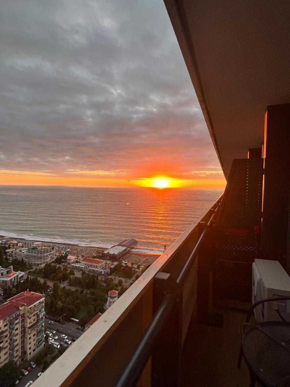 Orbi City Seaview Batoemi Buitenkant foto